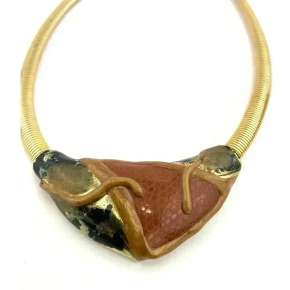 VTG Gold Tone Metal Necklace Unique Kitsch Design 12" Long - Picture 5 of 8